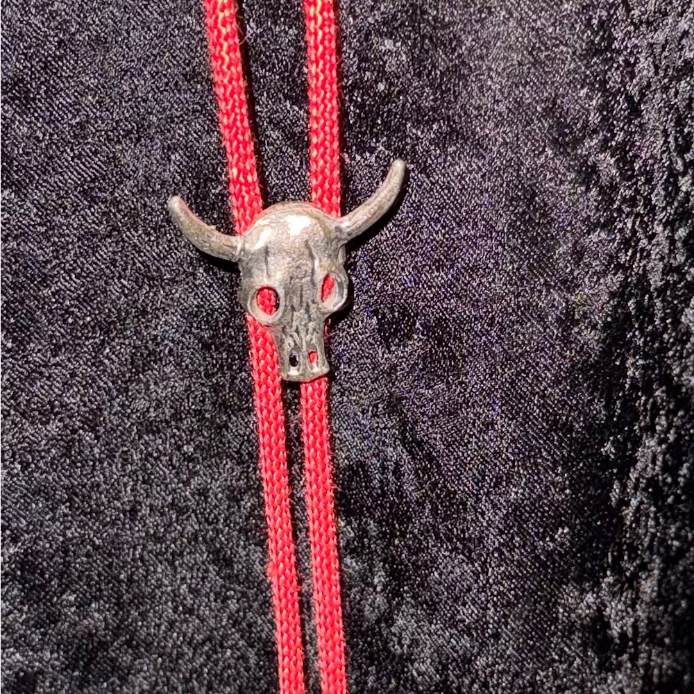 Red Braided Bolo Tie with Bull Skull Slide – Western Cowboy Style